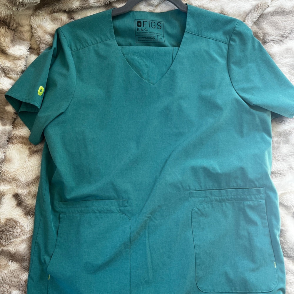Figs Scrubs: Marine FION e.a.c: Medium: Lekei 4 Pocket Top & Callao Jogger
